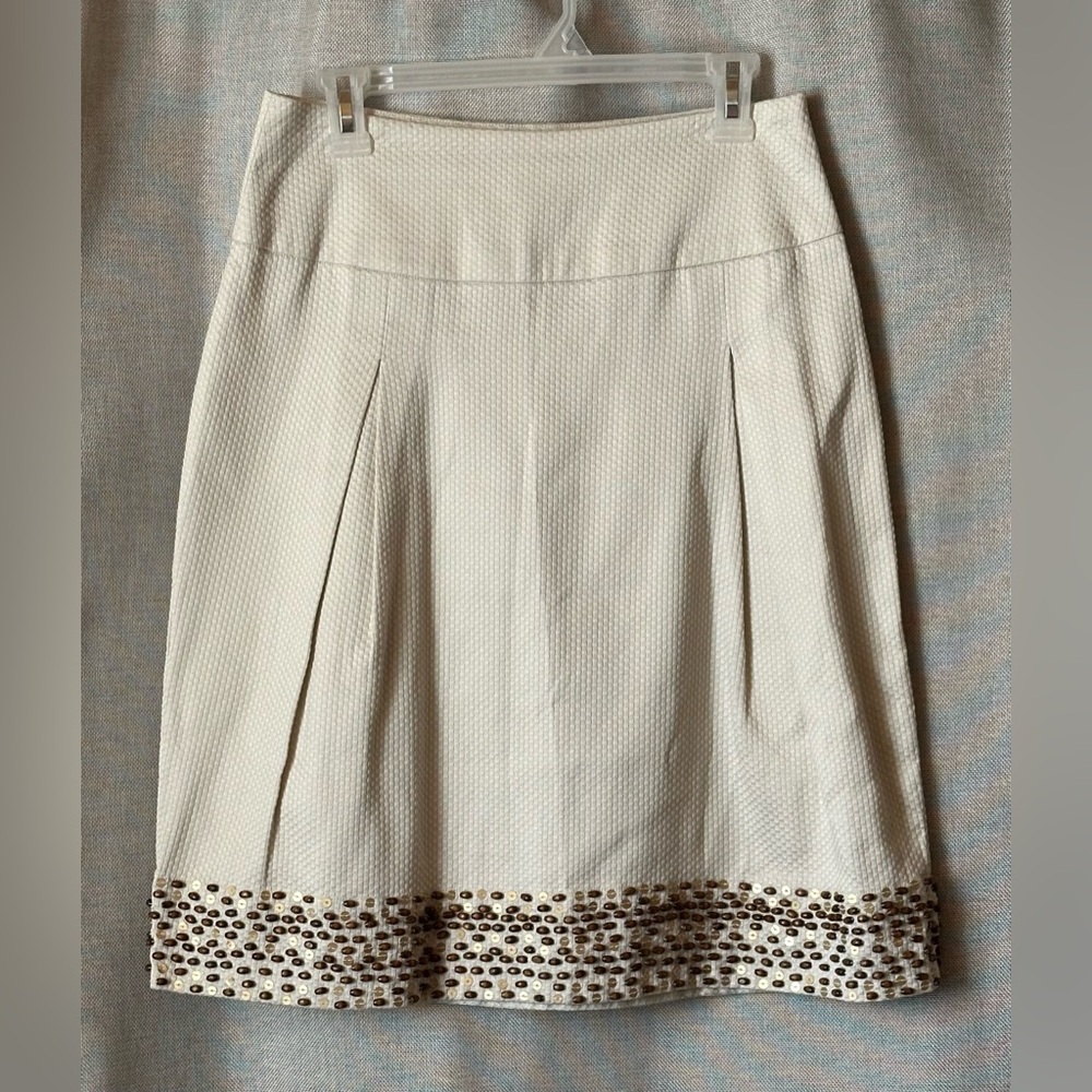 Kenzie•pleated a-line skirt•women’s 6•100% cotton•cream w/brown beads & sequins